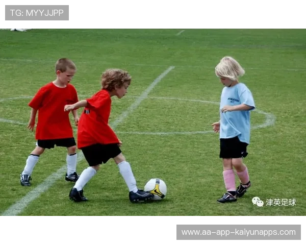 冠军球队球员家庭开放日温馨感人，增强球队凝聚力