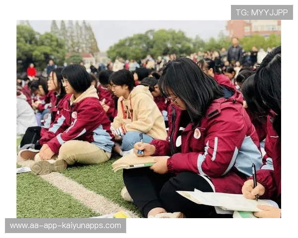 电竞选手主题演讲登陆大学讲堂分享奋斗故事，电竞励志演讲